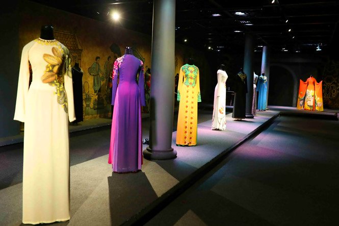 VietMedia01's tweet photo. Ao Dai - symbol of Vietnamese culture
Unlock your tours: https://t.co/9gbOT0vGXG
#vietnam #aodai #vietnameseculture #dress #travel #vietnamtravel #culture #vietnamculture #aodaitour #traveltoindochina #aodaivietnam https://t.co/f3zbycXmpA