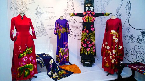 VietMedia01's tweet photo. Ao Dai - symbol of Vietnamese culture
Unlock your tours: https://t.co/9gbOT0vGXG
#vietnam #aodai #vietnameseculture #dress #travel #vietnamtravel #culture #vietnamculture #aodaitour #traveltoindochina #aodaivietnam https://t.co/f3zbycXmpA