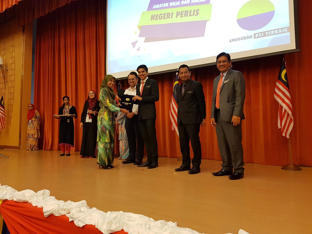 redcodegenx's tweet photo. IKBN Wakaf Tapai dinobatkan sebagai Pemenang Anugerah Pusat Tanggungjawab Terbaik (PTJ) dan disusuli JBS Sarawak ditempat yg ke-2 dan JBS Perlis di tempat yg ke-3 dalam sistem penilaian prestasi pengurusan kewangan 2017 oleh @KBSMalaysia. 

Tahniah diucapkan kepada semua! https://t.co/EJi50TrF3B