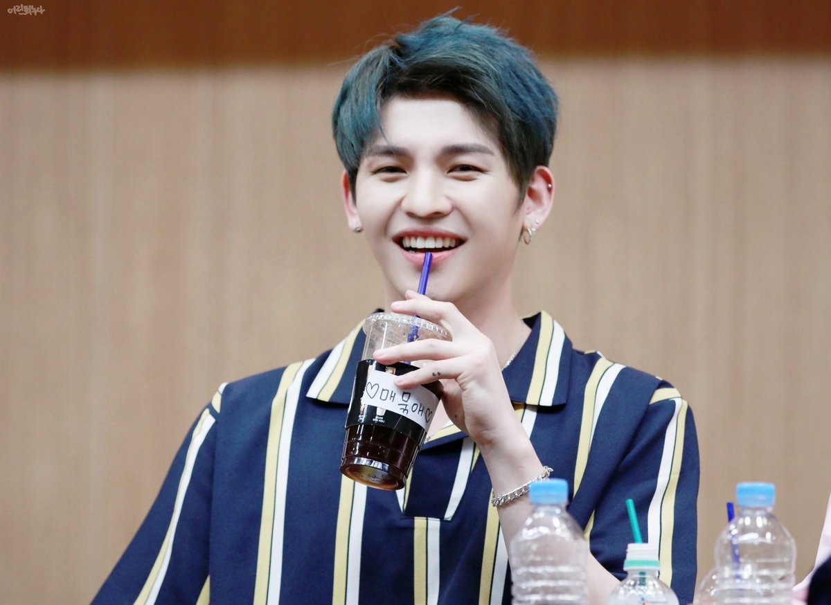 u10tpics's tweet photo. 180520🔸cr. heenuna #KUHN https://t.co/kmeWP6bK97