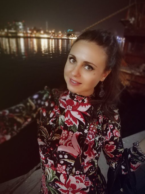 #mantra : non fa caldo non fa caldo non fa caldo #nonfacaldo 😅😁😂😅😁 #dubainight #dubai 🇦🇪 #aplacetocallhome<a href="/tag/mantra"class="tags">#mantra</a><a href="/tag/veganbeauty"class="tags"><span>#veganbeauty</span></a><a href="/tag/dubai"class="tags"><span>#dubai</span></a><a href="/tag/happygirl"class="tags"><span>#happygirl</span></a><a href="/tag/greeneyes"class="tags"><span>#greeneyes</span></a><a href="/tag/latexmodel"class="tags"><span>#latexmodel</span></a>