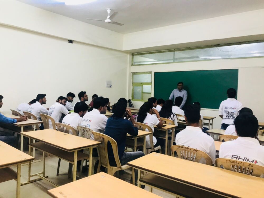 paysofintech's tweet photo. Ankit Bhatnagar Co-founder Payso Fintech addressing the eager students of Finternship, Indore on Digital payments and its ecosystem.
An enriching experience indeed for everyone involved.
#digitalpayments #paysonetwork #digitalindia #Indore https://t.co/hXVJWuDWWX