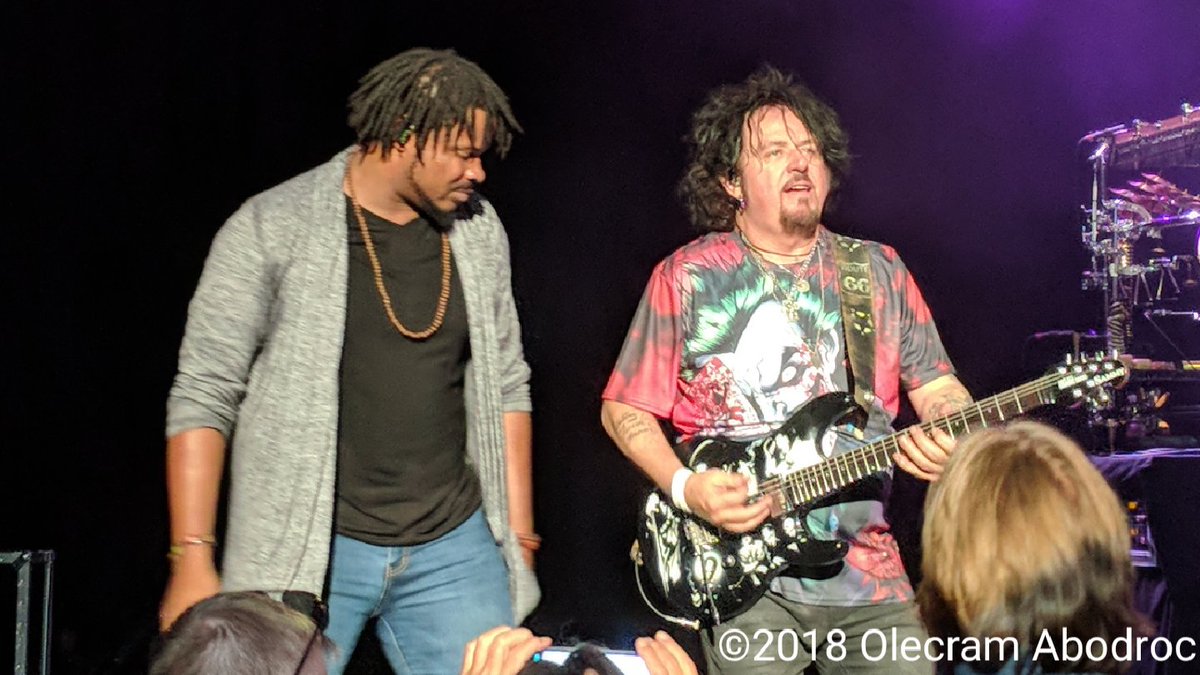 JnkyrdAthletic's tweet photo. Took this pic of @stevelukather and #XavierX tonight at @pacamp

@toto99com is always impressive, but to bring in a replacement musician at the last minute...X-Man killed it!

#GetWellDavidPaich #PenisReduction https://t.co/7nJ5pbYbXz