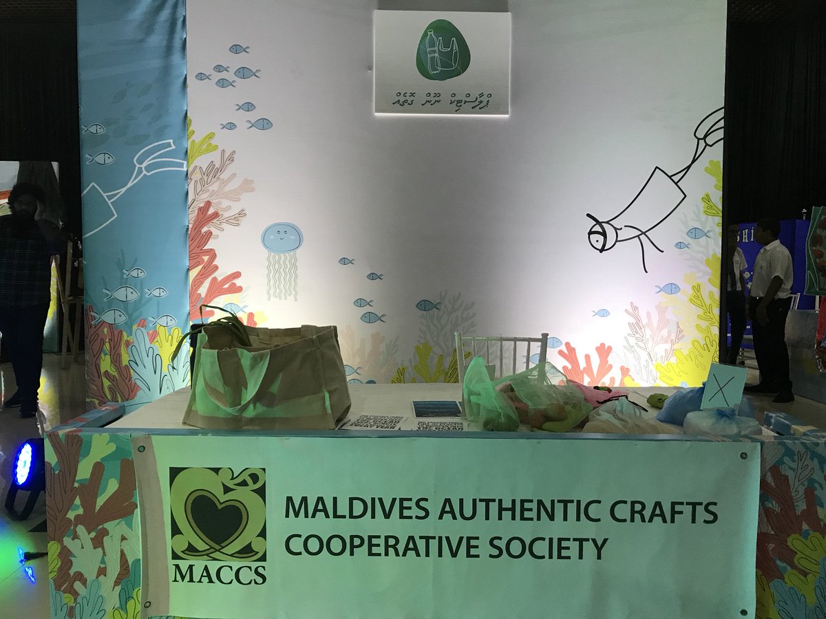 EhenGotheh's tweet photo. We are at #farukoe Expo today at the gallery. Please come visit and learn about alternatives to single use plastic bags #PlasticNoonGotheh https://t.co/6n1UO6SLq8