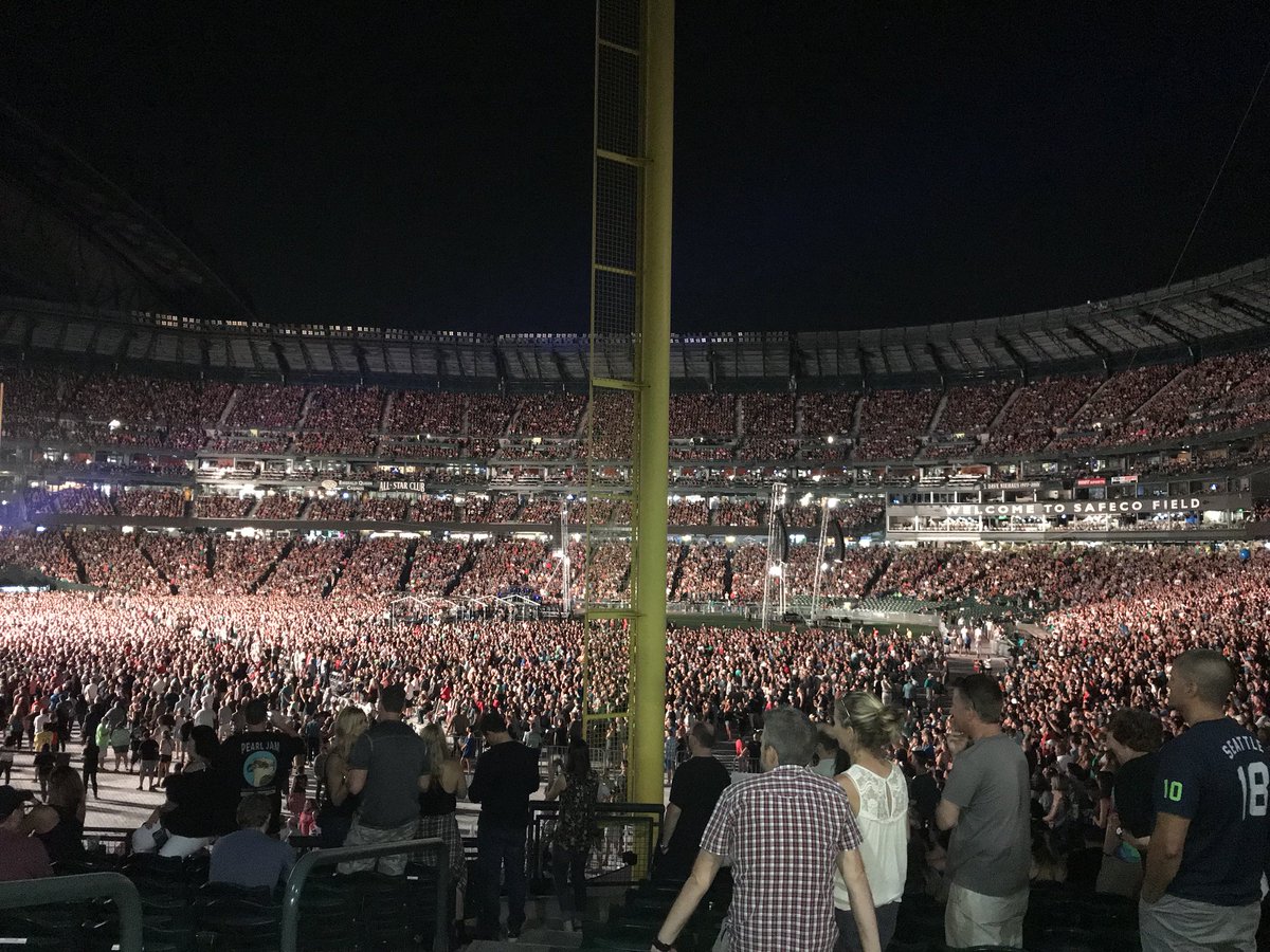 Image: https://pbs.twimg.com/media/DkIwoL0UcAELKx7.jpg