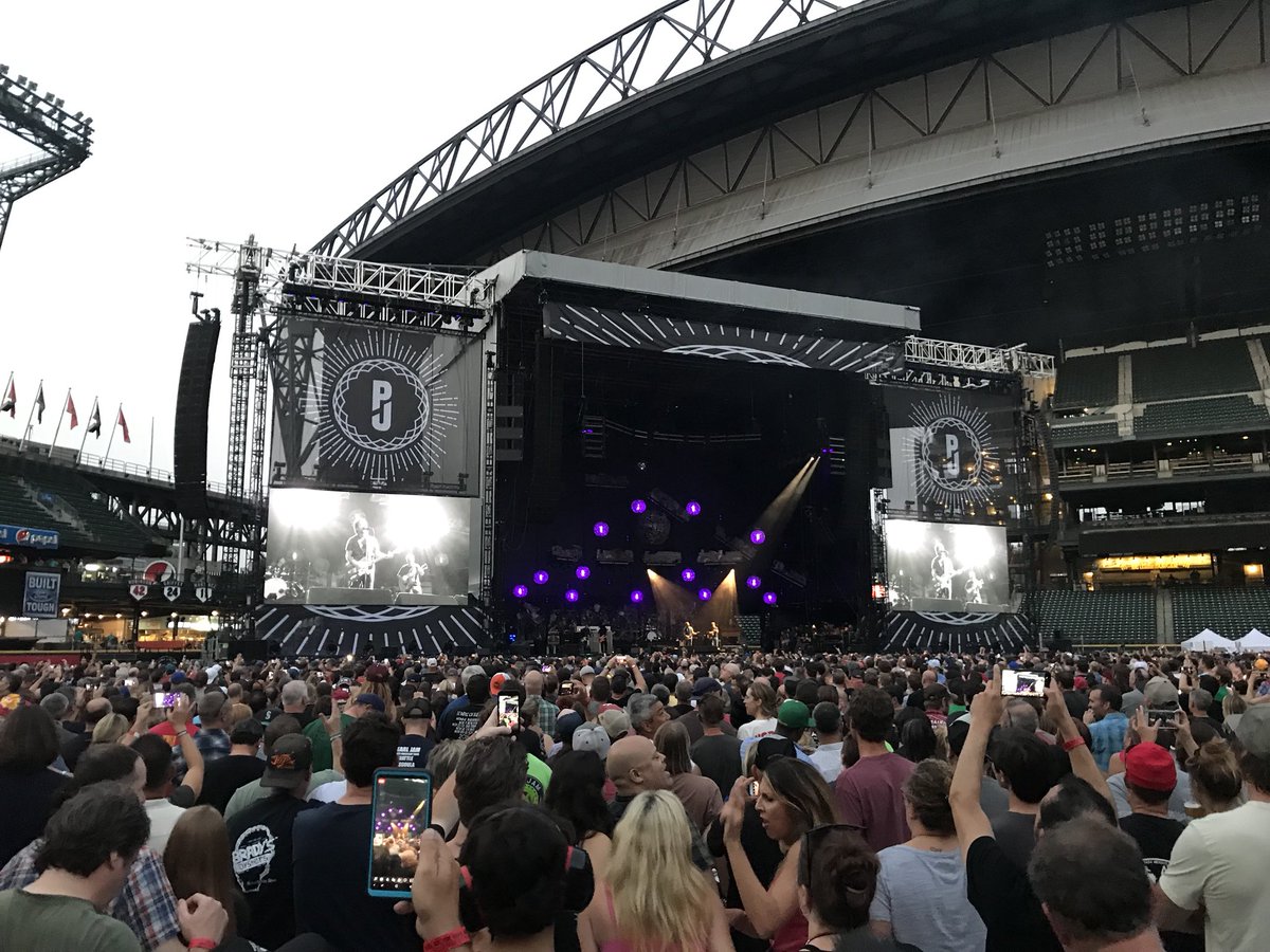 Image: https://pbs.twimg.com/media/DkIwoL1VAAAfULH.jpg