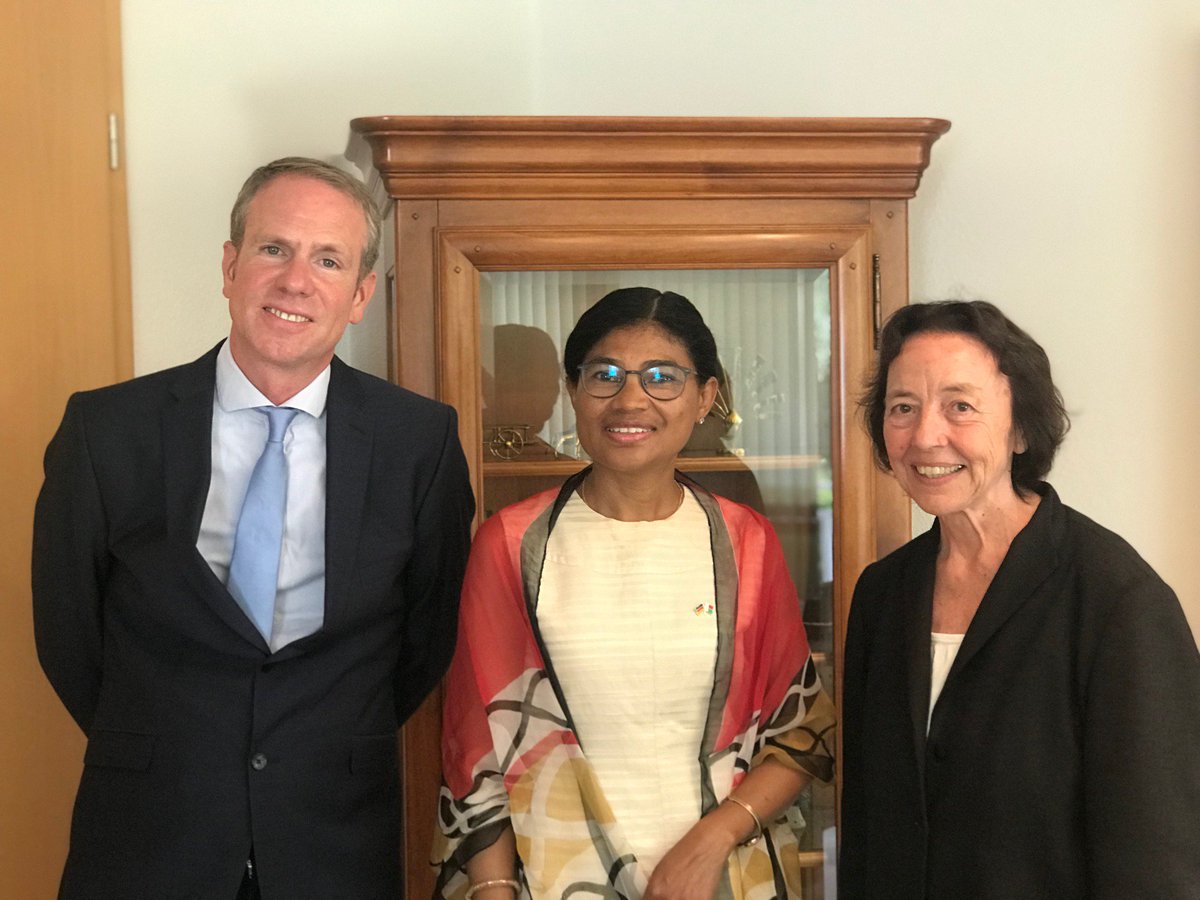 _DASonline's tweet photo. Heutiges Treffen mit Florence Ratsimba, Chargé d'Affaires der Botschaft der Republik Madagaskar, zur offiziellen Bekanntgabe des madagassischen Preisträgers des Deutschen Afrika-Preises 2018 - Umweltschützer Clovis Razafimalala
#DAP2018 https://t.co/bwV8kLdgXZ