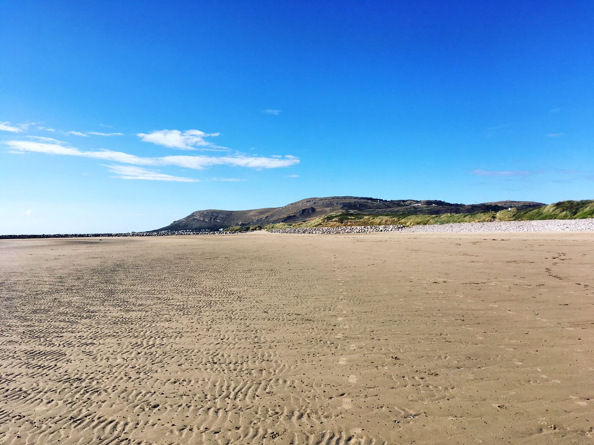 summitcomplex's tweet image. Stunning blue skies, for a stunning location!
 You'd really never believe we're in North Wales... 
 Pop up for a brew?
 #greatorme #thesummitcomplex #northwalesholidays #northwales #wales #uk #ukholidays #bluesky #summer #sandybeach #llandudno #westshore #beautiful