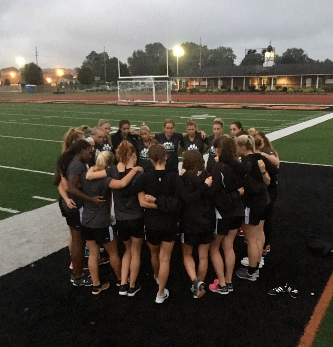 MVNUWS's tweet photo. The love that these girls have for God and each other...it's truly an amazing sight! @MVNU_Cougars #WorkingForHIM ππ https://t.co/MT5xzVg9AG