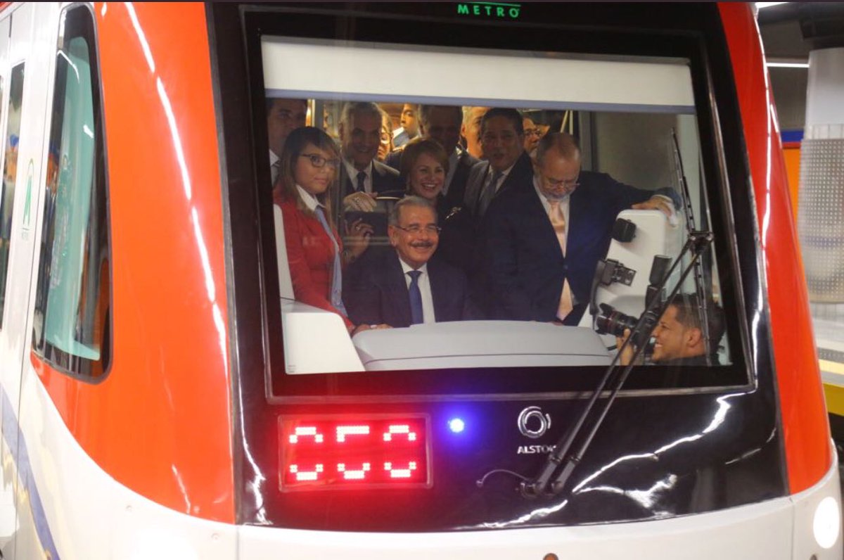 ferreras_carlos's tweet photo. A defender #LaMejorObraDeGobierno de nuestro #PresidenteHistórico @DaniloMedina A defenderla d los Resentidos, d los Enemigos Externos e Internos, d los Que Defraudaron al País, d los Incapaces d Convencer el Electorado, y d los Dolidos del 62%  #CarlosFerreras #Linea2BMetroSD https://t.co/QMK4SOxcDU