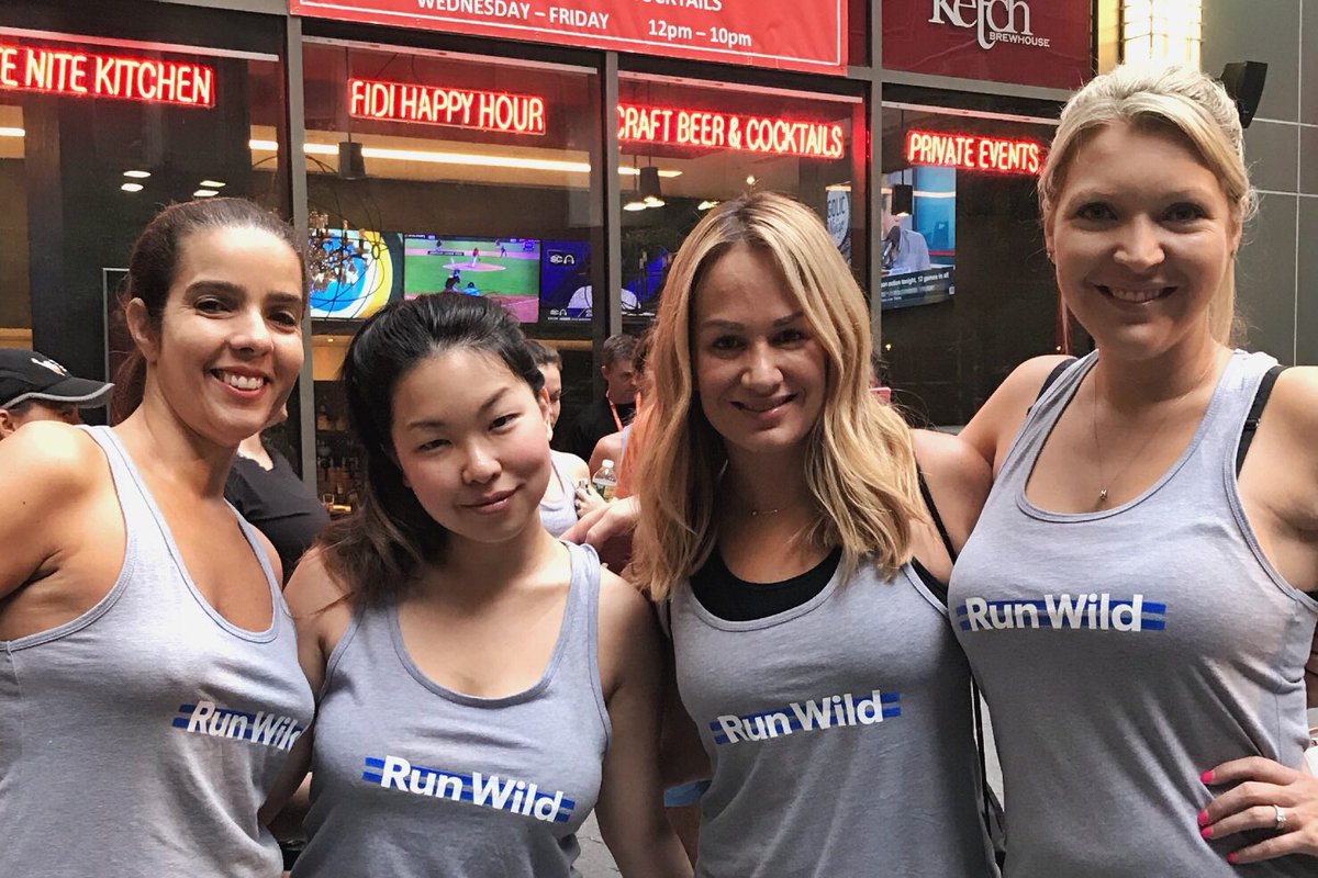 liveluvtx's tweet image. Good morning, NYC! Starting the day with my @BestBuy friends @ckrusch @koreandoll @JennBrown and @jaybirdsport! 

#blogher18 #brandpartner @BestBuyBloggers @blogher