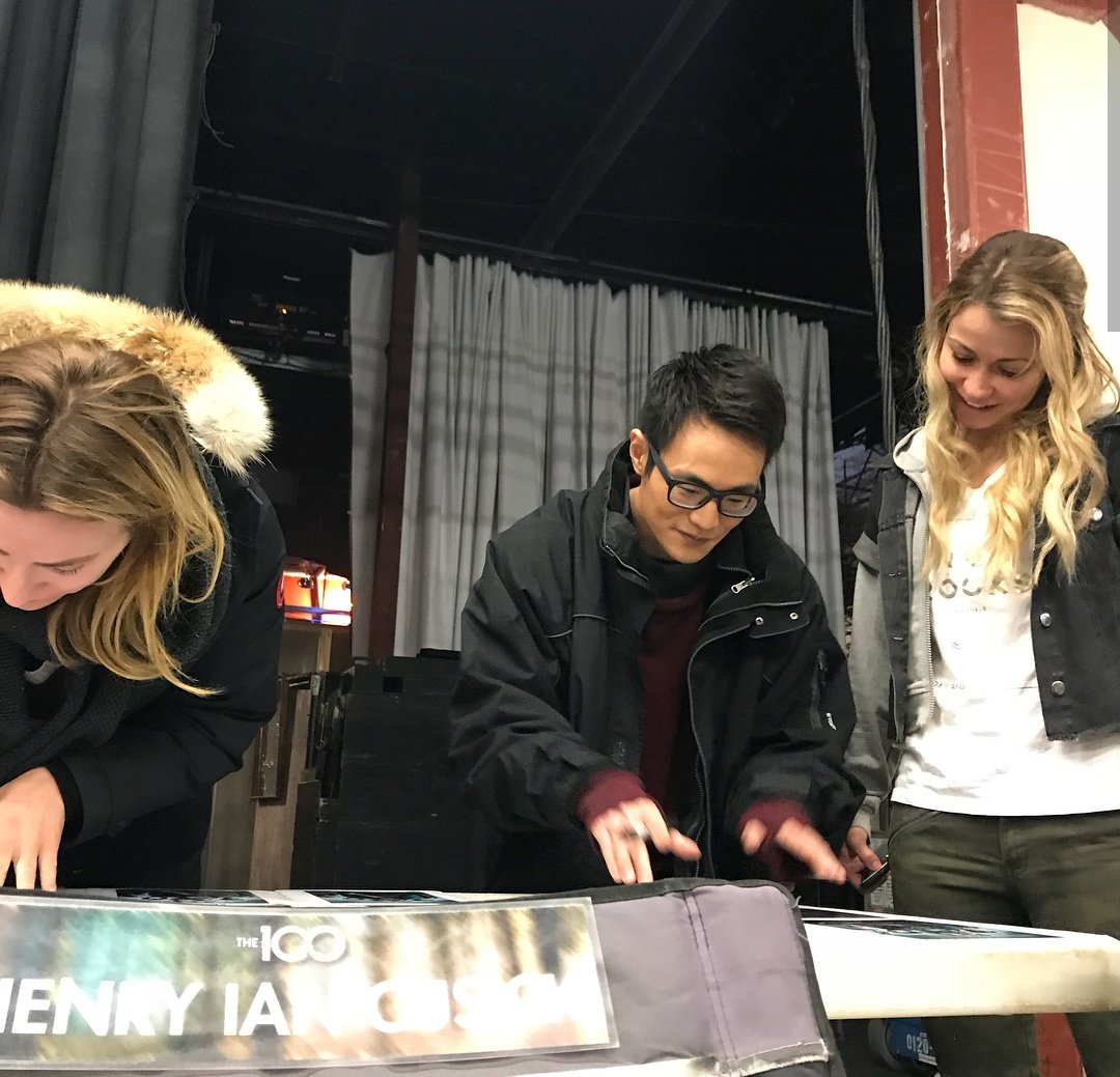 InfoThe100's tweet photo. PHOTO | New photos of Chelsey, Shannon, Chris and Jessica behind the scenes of #The100Season5 (via shannonkook on instagram) https://t.co/2Wt3vH3hEB