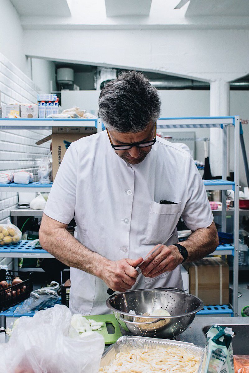 El Chef Ferran se unió a #coocciocommunity en sus inicios, y a veces su padre le echa una mano en algún catering o encargos de restaurantes. #delivery #catering #cocinacompartida #coworking #alquilerporhoras #incubadoragastronomica