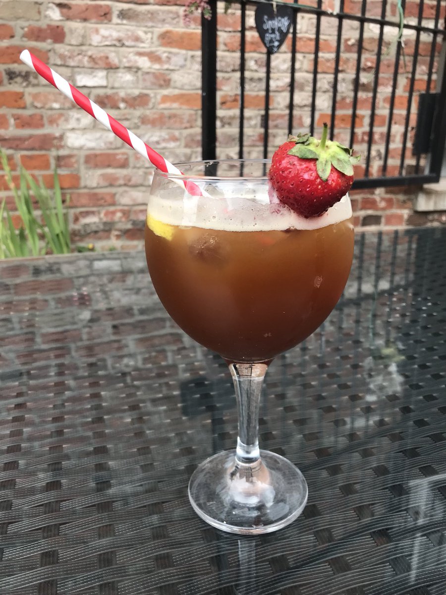 PhillHemsworth's tweet photo. @carrickallen1 @LiquidJadeHull The wife has gone without me π± #ladiesthatlunch #icedtea #usualtable #liquidjade https://t.co/STJW3dUpBr