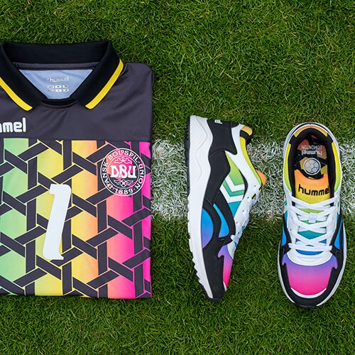 Spædbarn lobby vokal hummel on Twitter: "A CHAMPION! AN ICON! The '92 Pack pays it respect to  the 90s and stands out with a gradient print inspired by the hummel  goalkeeper jersey worn when Denmark