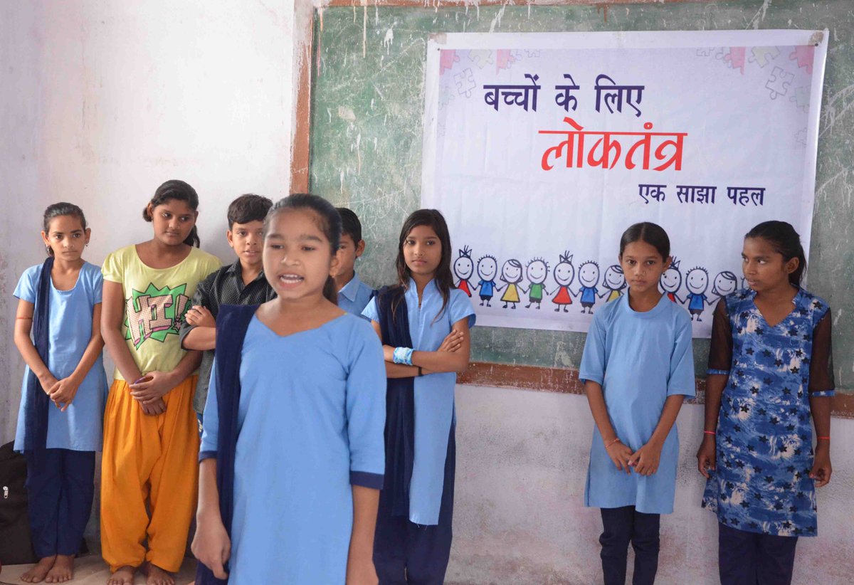 UNICEFIndia's tweet photo. Children from Ralayatabhuja village, #MadhyaPradesh discuss issues that impact them, like how to #EndChildMarriage and improve sanitation, at an adolescent meet organised by NGO Aagya and Vikas Samvad with support of @UNICEF India as part of 'Embodying #ChildRights in Democracy'. https://t.co/Dvqft8adlR