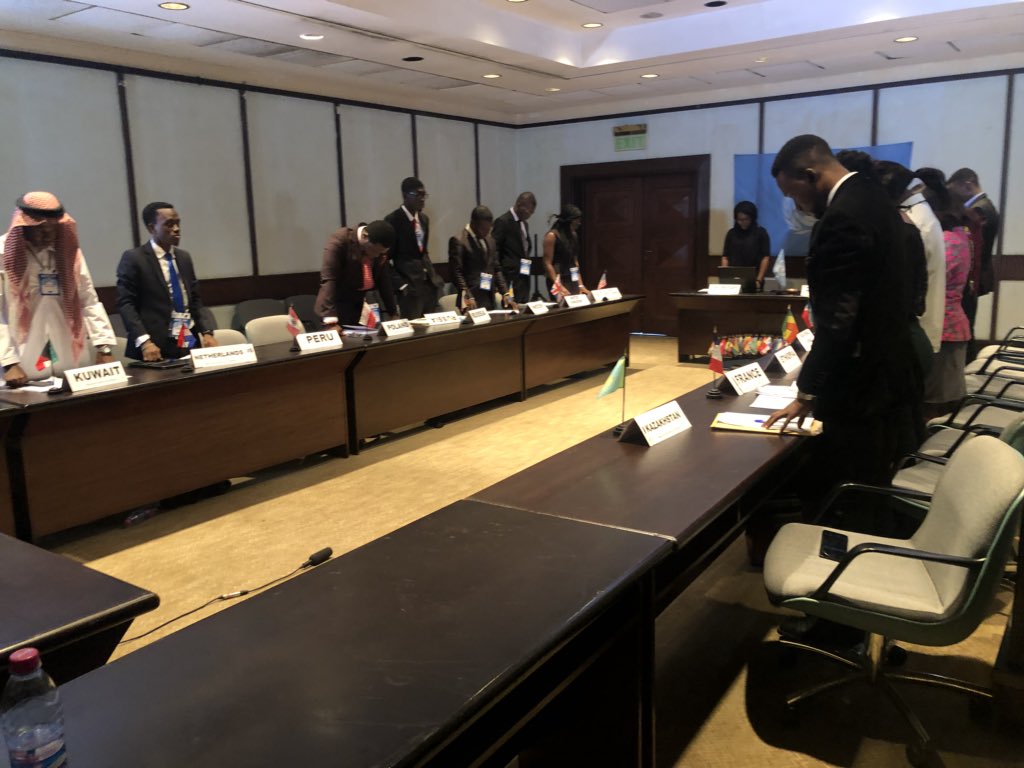 Gunyo_gh's tweet photo. Council Members observing a minute’s silence for prayers and meditation. @LifelinkGhana #gunyo18 https://t.co/70bpvEt2Ln
