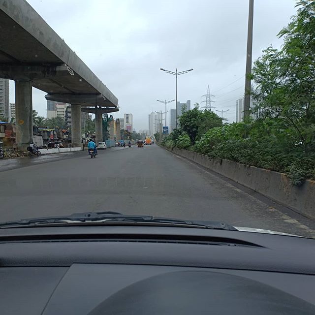 devishajatakia's tweet photo. Aadubhut + Aavishwasinya + Aaprateem + Aasamanya = That feeling when you reach your office and home in dot 25 mins

Who said bandh is always waste of time 😂😂 My kind thank you to all the people who supported Bandh ;) #Gratitude #MumbaiTraffic #DevishaGJ #Drive #Fun https://t.co/kxpjoovdVw