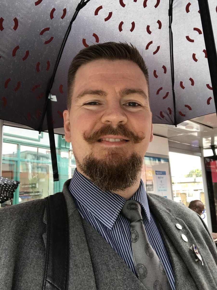 liamballmagic's tweet photo. Umberella weather ☔️ at last. Ready for a day of magic (with a little juggling 🤹‍♀️ thrown in for good measure) in the Big City! 😁 https://t.co/3EnmUzLn5n