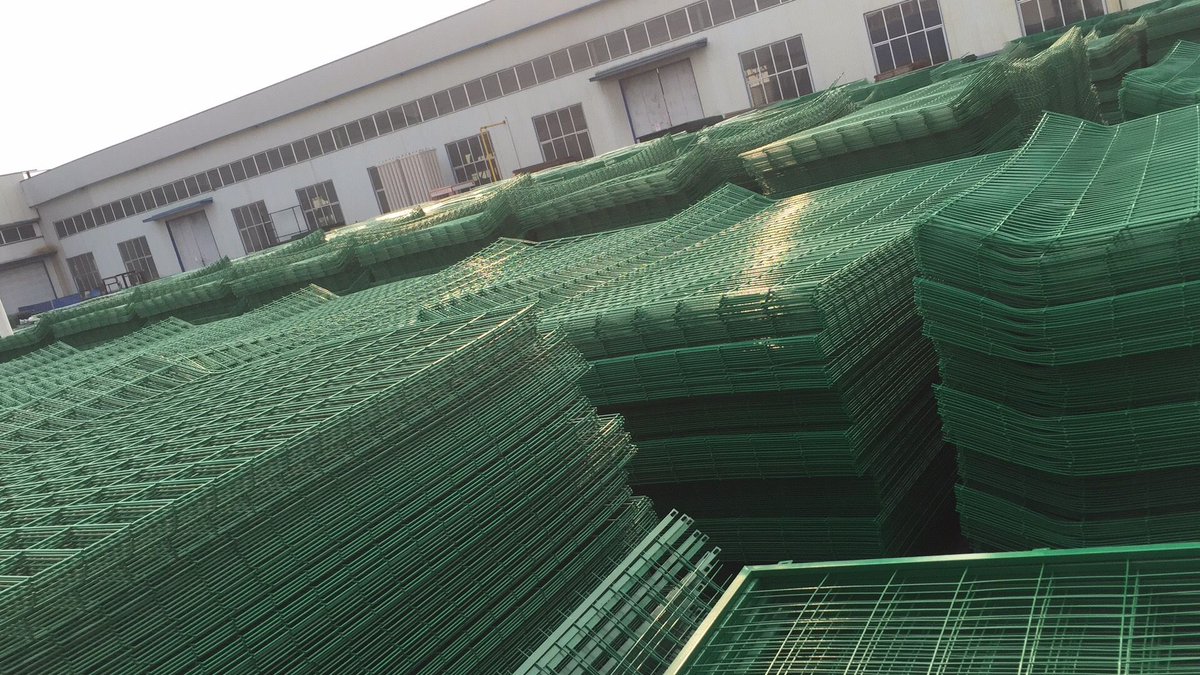 MaoxinMetal's tweet photo. Welded wire mesh fence https://t.co/ytsrDGzXVv