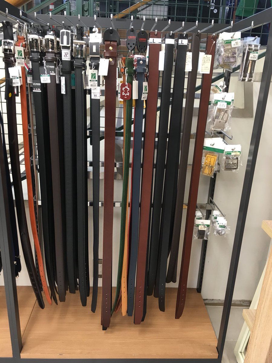 東急ハンズ渋谷店 1bフロア革小物売り場には 男性向けの革ベルトの取り扱いもございます なかには数少ないですが サスペンダーやバックル サルカワもございますよ ぜひ ご覧下さいませ ハンズ渋谷 1bフロア たけ