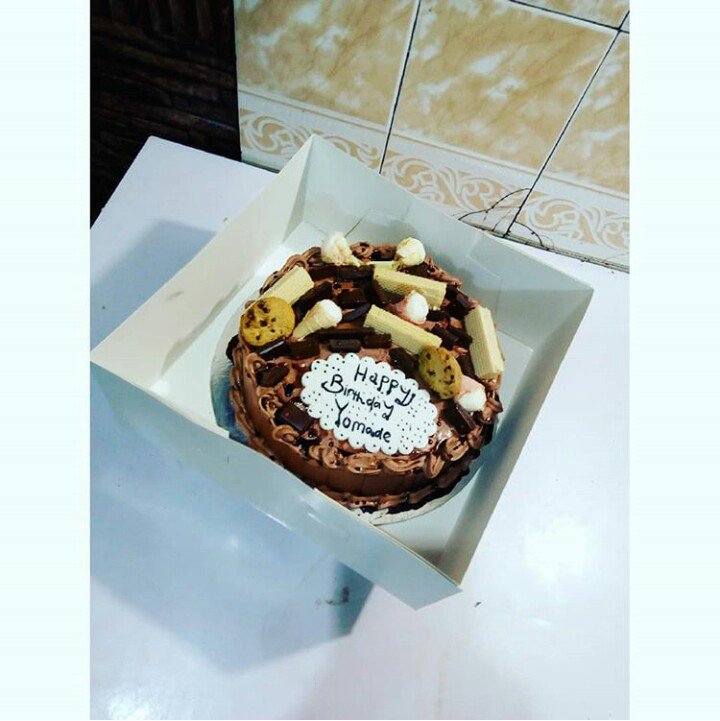 AsimiyuBisola's tweet photo. It yummy 😋 #cake #cake #cakedecorating #food #chocolate #birthdaycake #sweets #deliciousfood #CupCakes #bakery #party #tweetcake #yummy #tweetfood #likeforfollow #anikkycakesandcraft #bake #happy #handmade #cakedesigns #pleaseretweet #dm #ifinterested https://t.co/zDHeCRzPj4