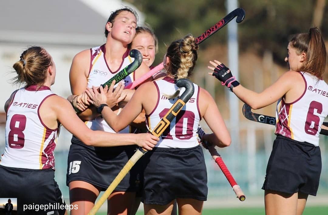 When women support each other, incredible things happen!
Happy Women’s Day, ladies! 🏑
📸 - @Paigephilleeps
#Slazenger #SlazengerSA #WomensDay #SlazengerHockey #Happy #Team #Hockey #TeamSlaz #Sport #SportFan