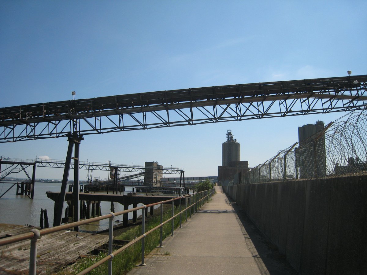 The_Edgeworker's tweet image. 'Ways to Wander' – a collection of 54 intriguing proposals, from artists involved in the #WalkingArtistsNetwork, inviting readers to undertake a different kind of walk: edgework.co.uk/product-page/w…

#ThamesWalk #ThamesPath #Footwork #WaysToWander #Dérive #Psychogeography