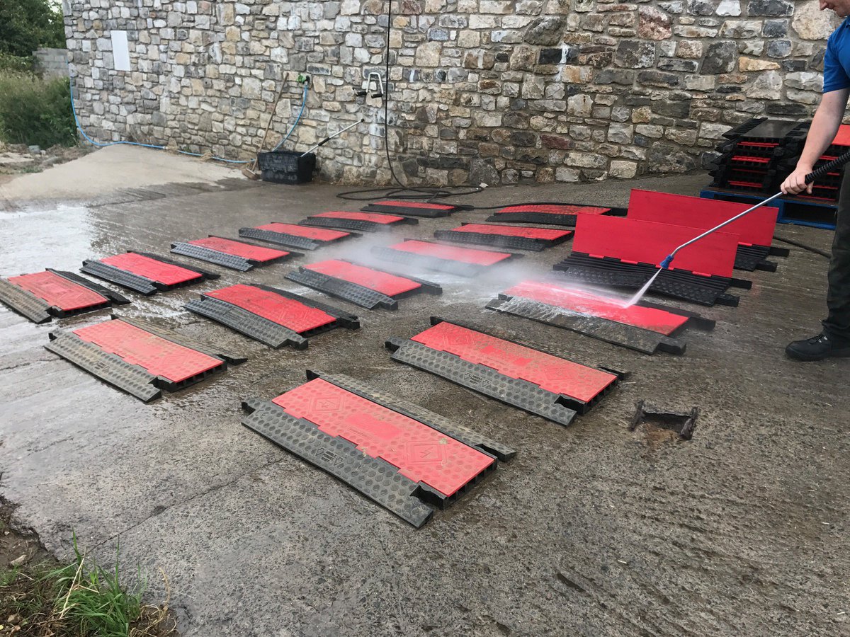 projectpower_'s tweet image. We believe that presentation is everything including sending our equipment out well prepped and ready for use. One of our warehouse team is cleaning a batch of our extensive stock of #Ten47 #CableRamp ready for another hire!

#EventPower #TeamWork #fromonefieldtoanother