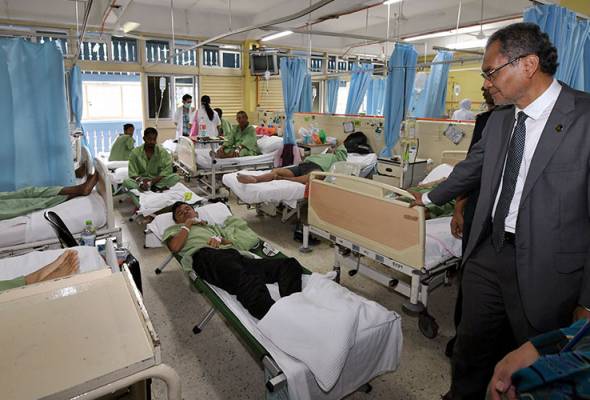 501Awani's tweet photo. #AWANInews #AWANI745 Hospital Kajang sesak, kadar penggunaan katil cecah 150 peratus sehari https://t.co/3K4uJirwKQ https://t.co/QVSOYk8itG