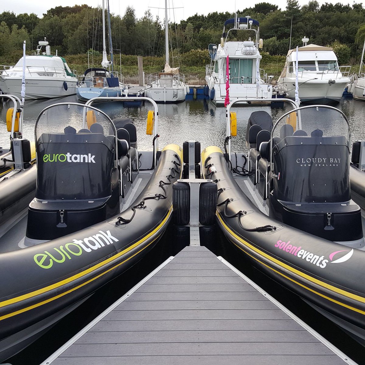 Sign_IT_UK's tweet photo. #thursdaythoughts - Sign IT UK supply a range of marine signage. 
From boat hull graphics from straightforward vinyl lettering to digital photographic prints. And we can brand crew kit. Visit our website to find out more.
#brandingsolutions | #marinesignage | #waterbasedevents https://t.co/NZmfhi0j2p