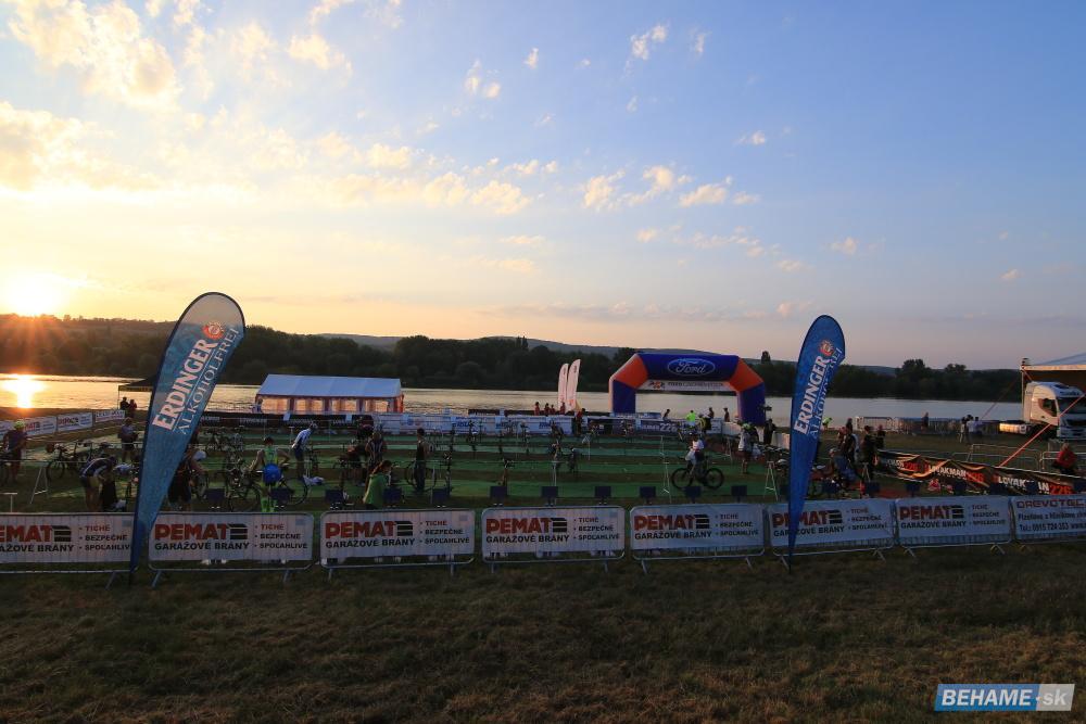 bibus_sk's tweet photo. BIBUS športujeme - Cez víkend prebehol jedinečný pretek triathlon Slovakman v Piešťanoch. BIBUS bol pritom a gratulujeme všetkým zúčastneným, veľká vďaka patrí aj organizátorom. Tešíme sa ďalší ročník. #bibus #bibussportujeme #pridajsaknam #fitstyl #vamdavakridla #slovakman https://t.co/g1pNEOaFMi