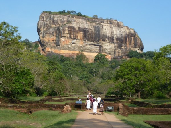 🌎LE ANTICHE CAPITALI DEL REGNO DI CEYLON
📅6 gg/5 nn
Il patrimonio artistico dello #SriLanka in un unico viaggio. Colombo, Habarana, poi Polonnaruwa, e Mihintale. Poi Sigiriya e Dambulla, per finire a Kandy.
-->Info: goo.gl/FMTpp3
#Darwinviaggi #viaggiareperconoscere
