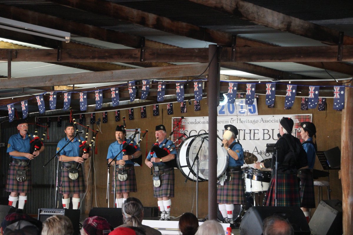 Scottish_Banner's tweet photo. In the AUG #ScottishBanner:
#ScotsintheBush at Historic #BoondoomaHomestead
Aug 16-19! https://t.co/YZW91N7Zri
Issue out now!
https://t.co/0uL3MLHH7Z
#ScottishFestival #Tartan #Bagpipes #TheBanner #ScAussie #Ceilidh #Clans #ScottishMusic #ScottishDance https://t.co/S88UBBcNnF