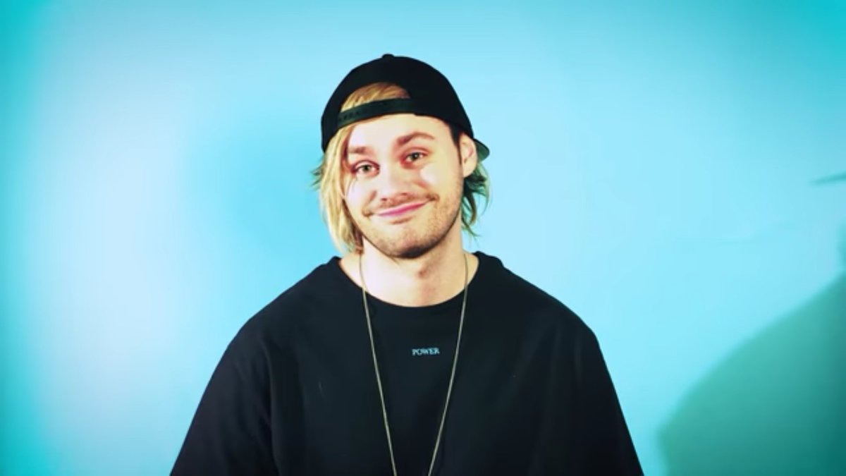 YoungBIoodPromo's tweet photo. Me watching the leaderboard, knowing we could win if we work together like:

#MTVHottest 5SOS https://t.co/JWqCStLU9R