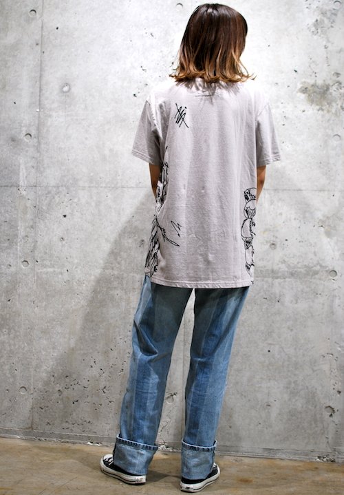 ouret_shop's tweet photo. [OURET × TAKAO SUZUKI]
「スカラベ刺繍のリネンTシャツ」予約受付中！
ベーシックなシルエットで、使い勝手の良いTシャツです。
胸元の刺繍で上品な印象に！
予約受付は、8/12(日) 23:59までとさせていただきます。
是非この機会をお見逃しなく！
https://t.co/w4SBV4QHSZ
#OURET #ユニゾン #usg https://t.co/pP3Lhnwlen