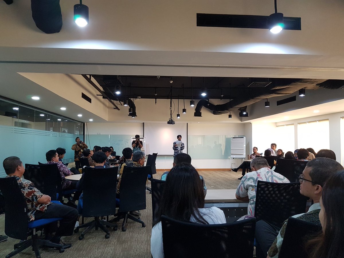 Hari ini SiDalang ikut DISKUSI PUBLIKGERAKAN JAKARTA TANPA KANTONG PLASTIK @idDKP Sampah plastik di Jakarta sebanyak populasi Indonesia lho! #dietkantongplastik