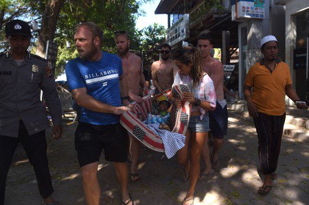 WNA Ikut Bantu Penanganan Korban Gempa Lombok metrotvn.ws/ybDOWppN