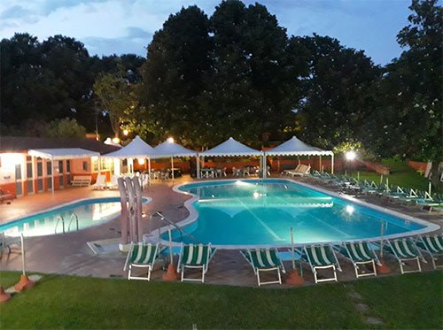 webmasteroma's tweet image. AFFRETTATI QUESTO COUPON SCADE TRA 6 GIORNI! Puoi usufruire di sconti fino al 20%! #grilleria &amp;amp; #pizzeria a #bordo #piscina
hotellacolonna.com