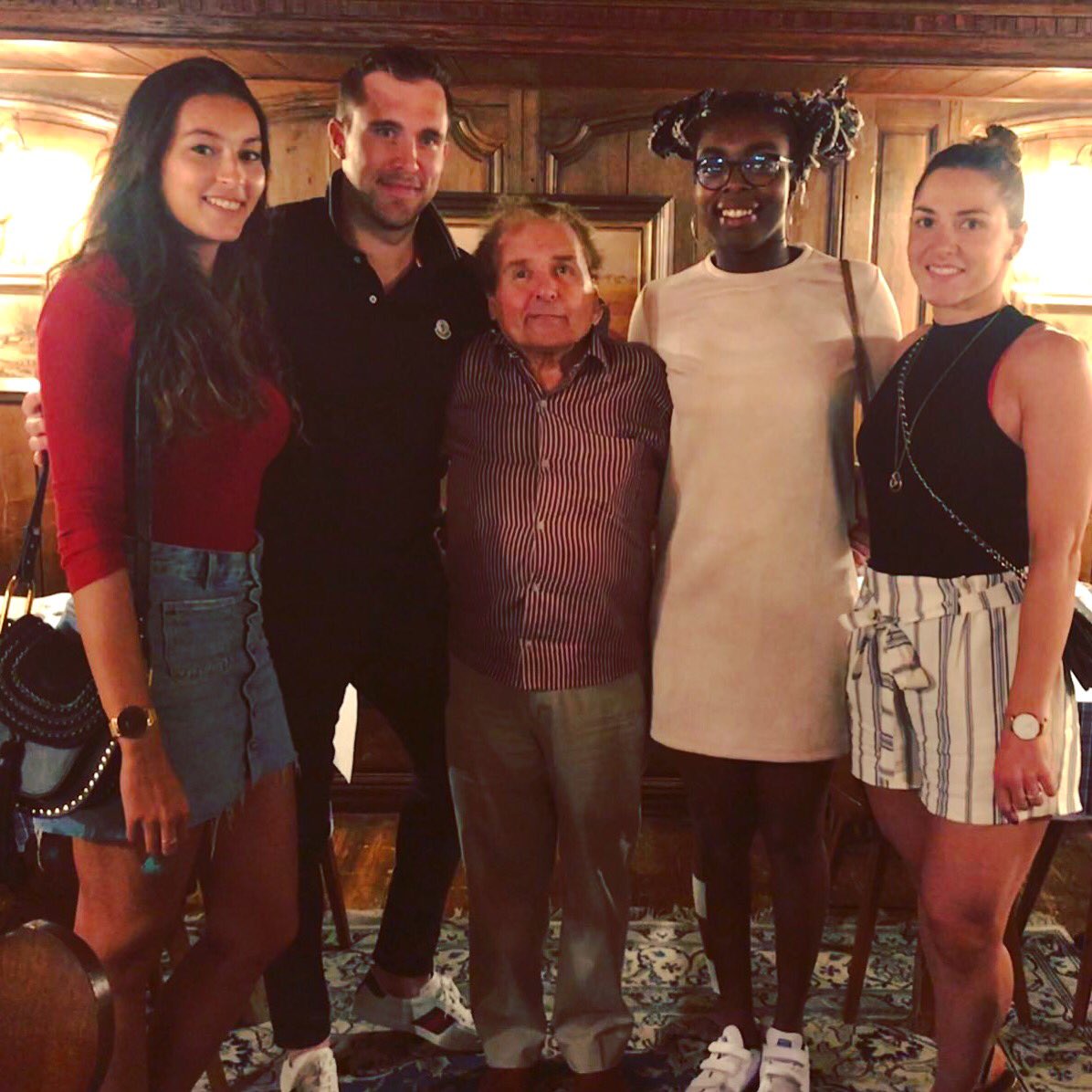 ChaLembach's tweet photo. Il était une fois ...💭📝✨ 
MERCI MAÎTRE 
#maestro #escrime #famille #lecommencement #lesang #merci https://t.co/58dfWPvsq4