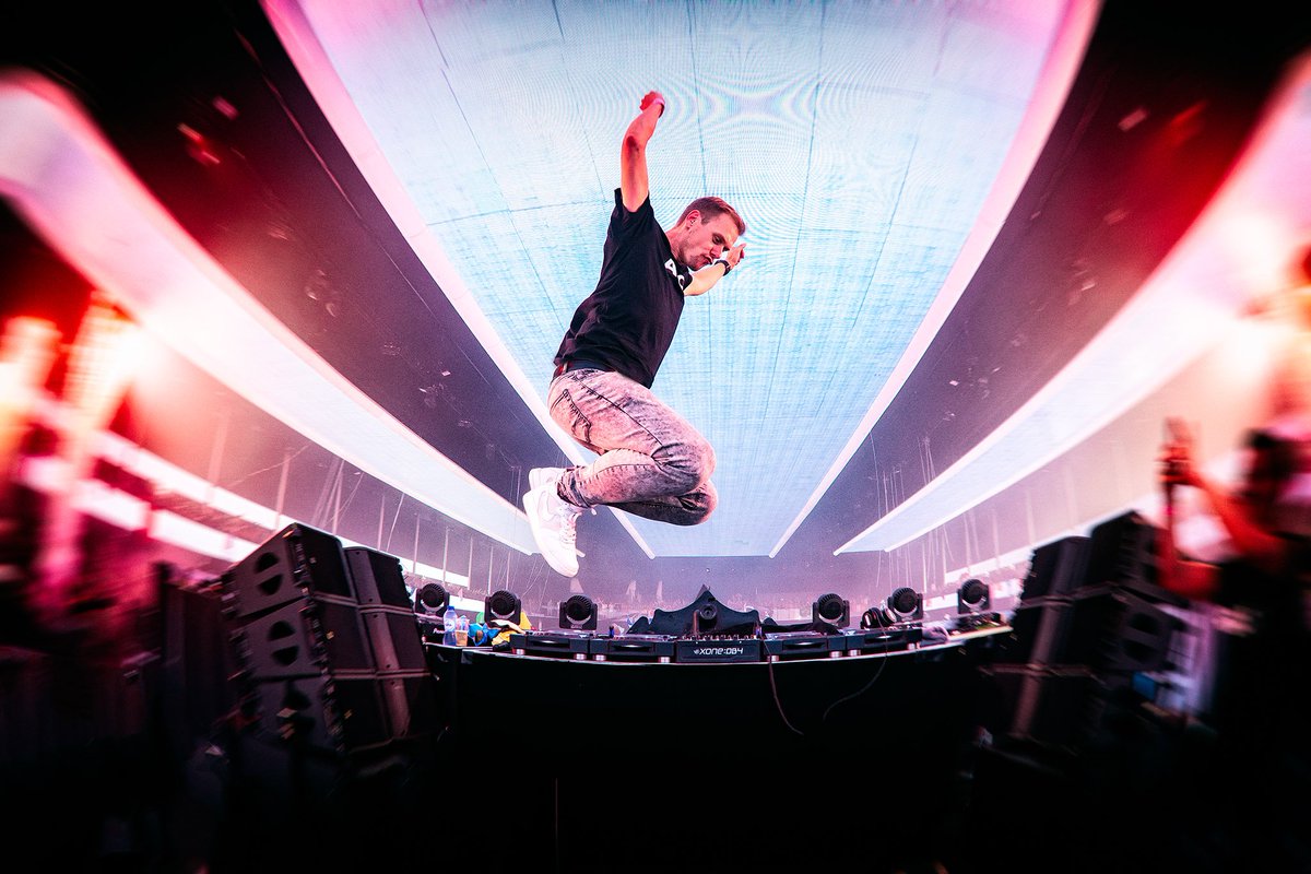 avbstuff's tweet image. Tw AvB: RT @asot: Jumping into #ASOTDAY like...🙌 Who's ready for #ASOT876?!
