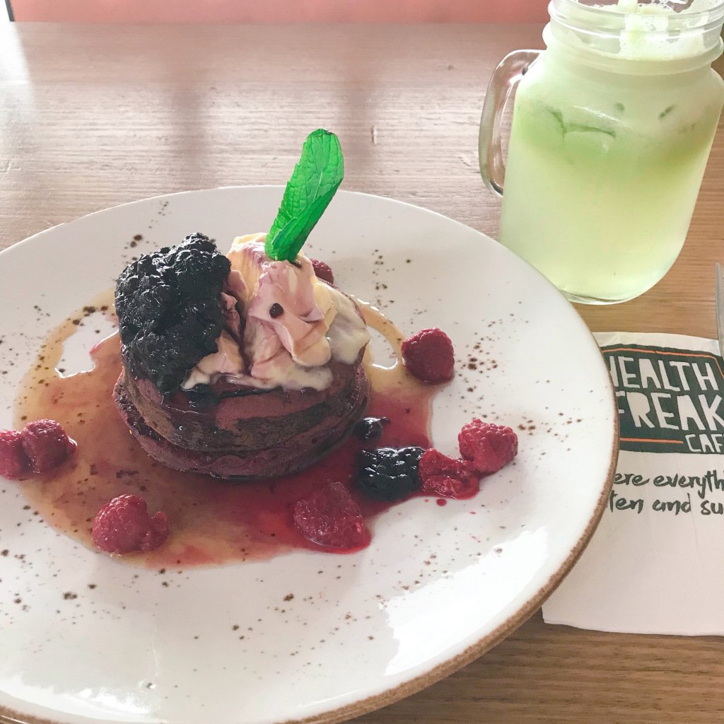 Healthy &amp; delicious red velvet pancakes theperthproject.com/2018/08/09/hea…