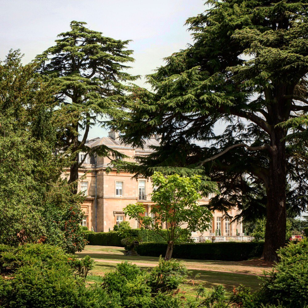 ST_TravelMag's tweet image. Fancy a country-house stay? You could win one for FREE @lutonhoohotel by tweeting us your best travel tips, whether it be a packing trick, airport maneuver, secret destination or new way to see a classic sight. 
Get tweeting us #yourtips!
[T&amp;amp;Cs apply; see p.6 of mag]