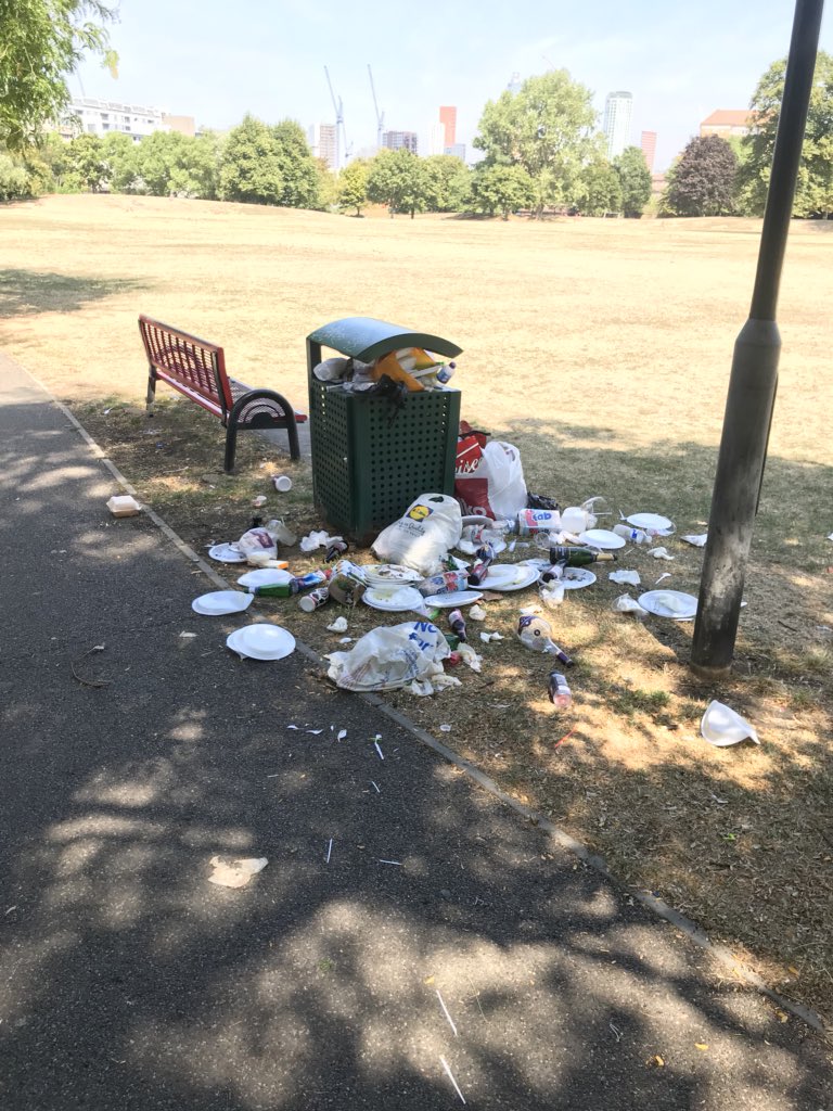 RobertJones86's tweet photo. @lambeth_council Larkhall Park has become really run down and quite disgusting in the last few months. I think it’s time you gave it some attention. #larkhallpark #lambethcouncil #dirty #disgusting #mess https://t.co/dHOpwAB3uC