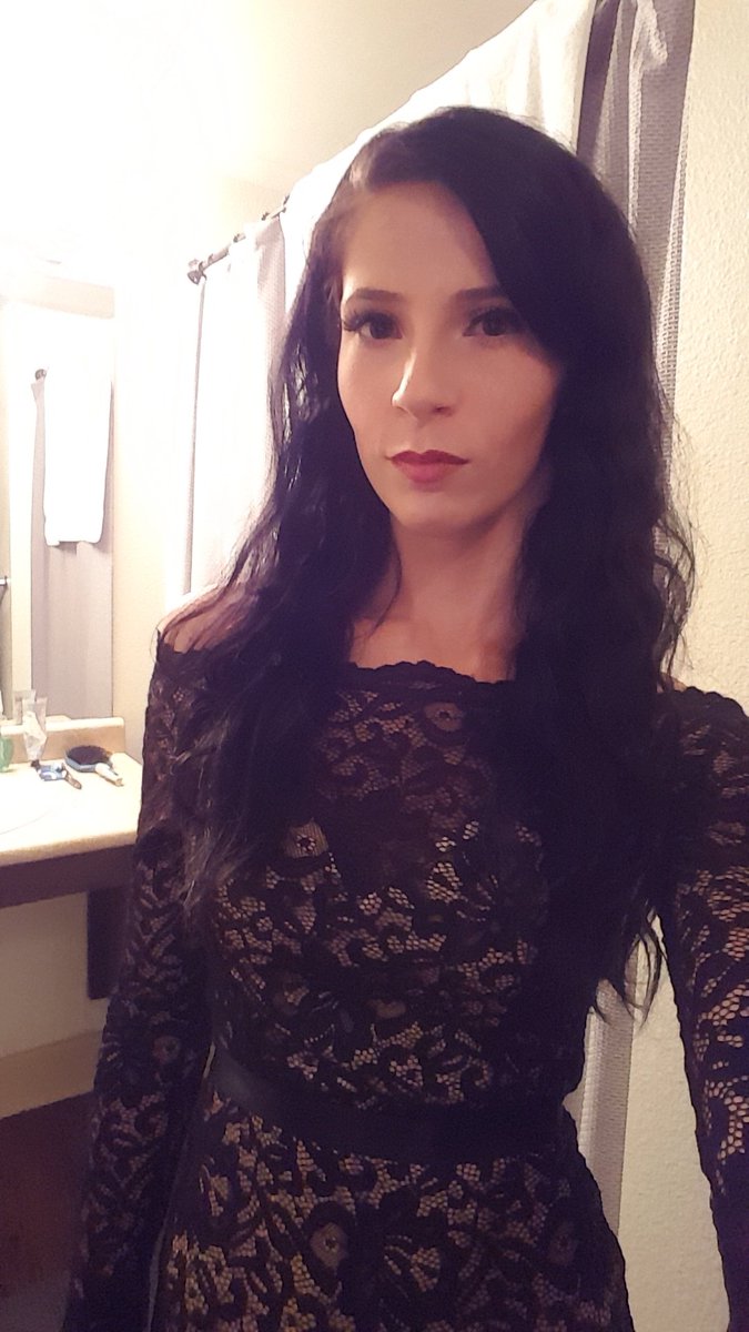 _AlexisDLong's tweet photo. It's been a year since I've attended a convention so if you see me at #QuakeCon2018, please gimme a high five and remind me that everything is going to be fine. #GuessWhosNervous #LolNotMe https://t.co/0WRZt5bjG5