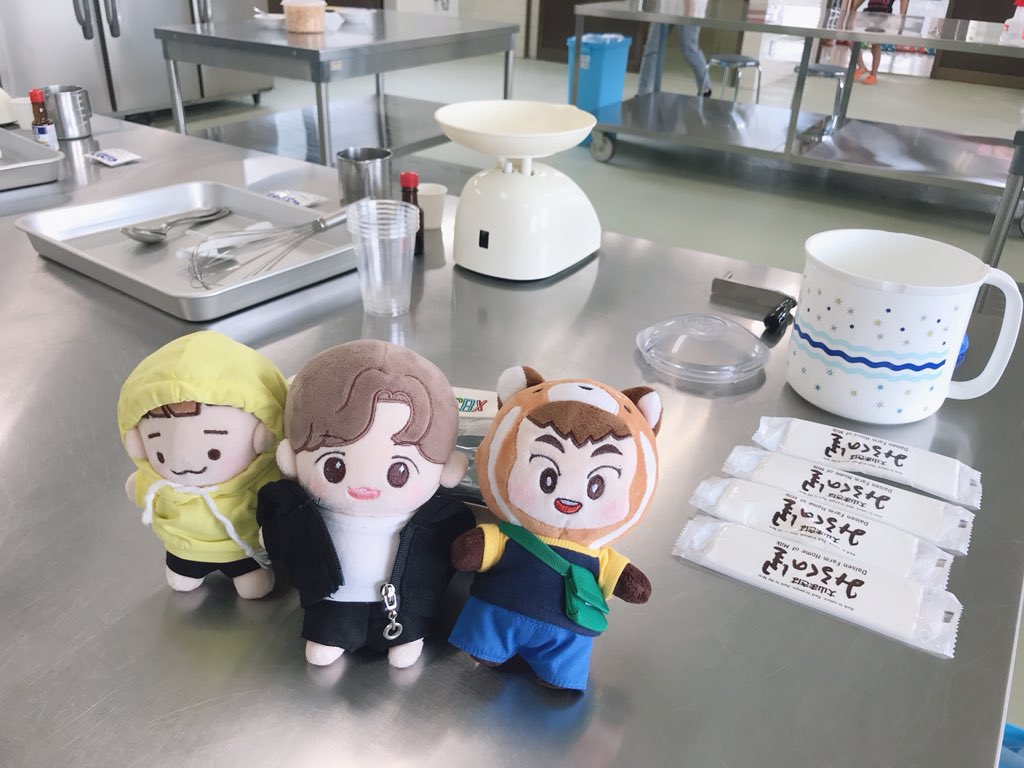 xiukyoongbb's tweet photo. daisen milk village~! it was so fun making the same ice cream as the boys and it tasted great!! 🍦 i’m so thankful i can try out these new experiences thanks to them ❤️ can’t wait to try the snacks they tried too 😃
#travelwithcbx #ㅁㄹ_여행 #레츠기릿 https://t.co/Eo9YfoMZ7i