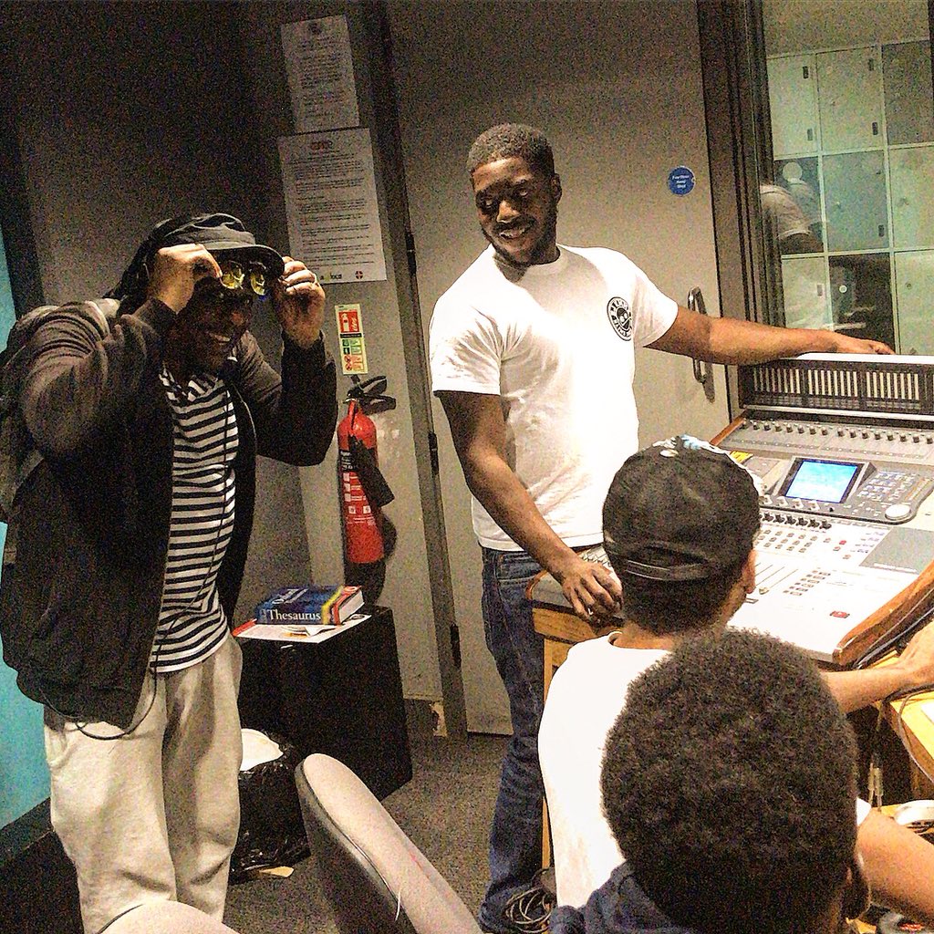 3FlowStudios's tweet photo. #BehindThe3FlowDoor‼️ The @GeniusMusicUK team working on a 🔥🔥BANGER🔥🔥 | DM or EMAIL to BOOK YOUR STUDIO SESSIONS TODAY https://t.co/YORm5YdCBc