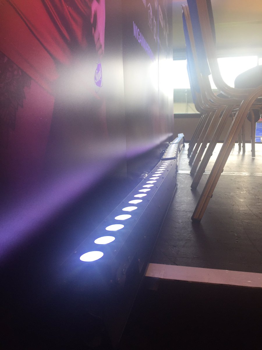 WiganWarriorsRL's tweet photo. Things are shaping up nicely here at the DW.
Lights ✅
Cameras ✅
Obligatory signing photo props ✅
📺tune in from 11am on our Facebook page https://t.co/0KMp4IZ82S
#LamIsBack #Edwards2020 https://t.co/sflobLgliD