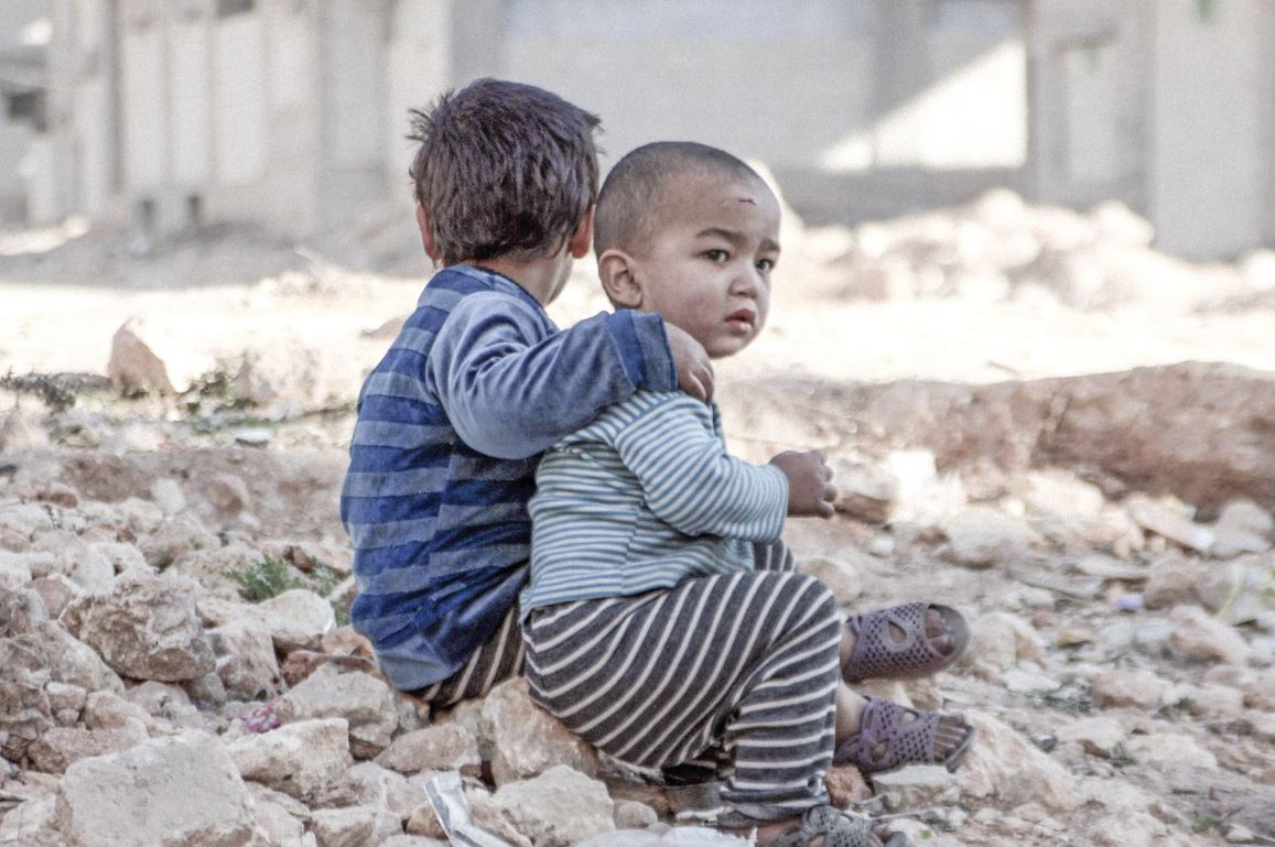 unicef_es's tweet photo. Los niños que viven en Siria han tenido una infancia marcada por la violencia. 7 años de guerra ya son demasiados https://t.co/ips0FSwTgR    #7yNOmás https://t.co/osMiesrfUW