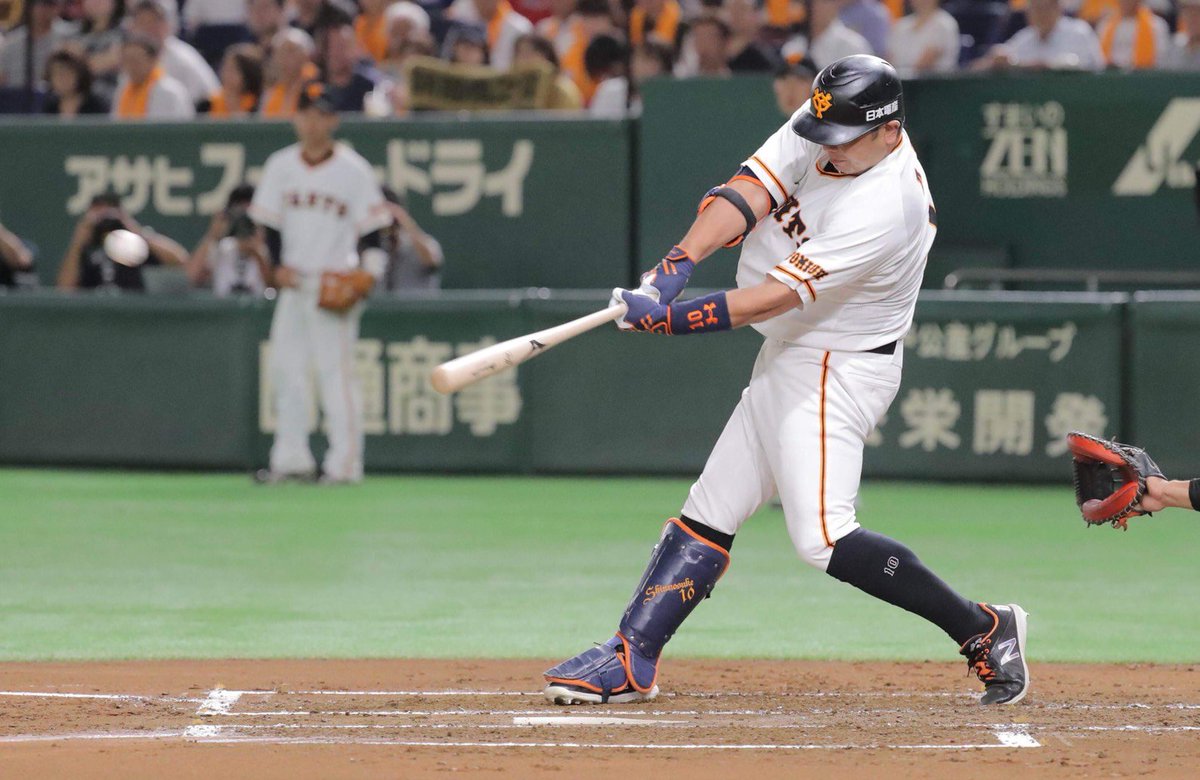 スポーツ報知 巨人取材班 No Twitter 初回 阿部慎之助 内野手 ライトフェンス直撃タイムリーの瞬間 巨人 Giants ジャイアンツ 美しい お手本 のようなフォーム